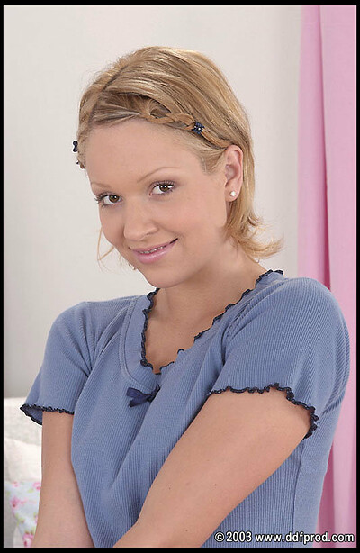 Анна, 18 лет, 2 размер груди